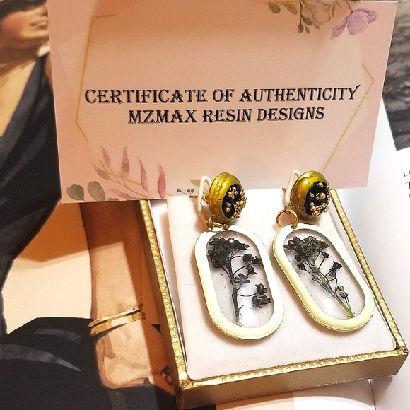 MzMax Resin Designs Black Dried Flowers Long Dangle Earrings - Picture 2 of 7
